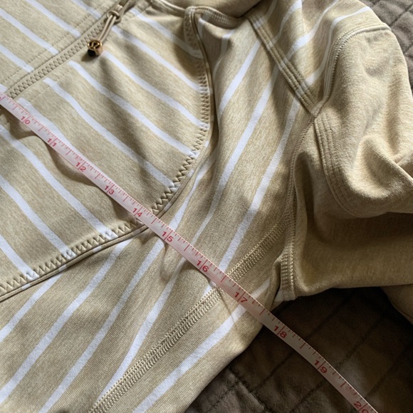 Like new Lululemon zipper layer jacket - Picture 7 of 8